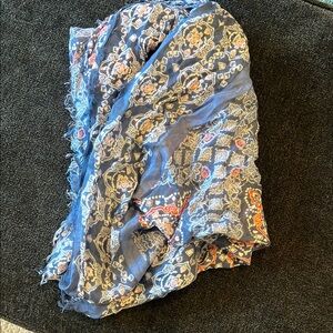 Blue and Red Crinkled Geometric Wrap